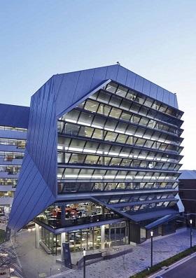 Cán bộ giảng viên Khoa Dược tham gia lớp tập huấn sử dụng phần mềm dạy online.