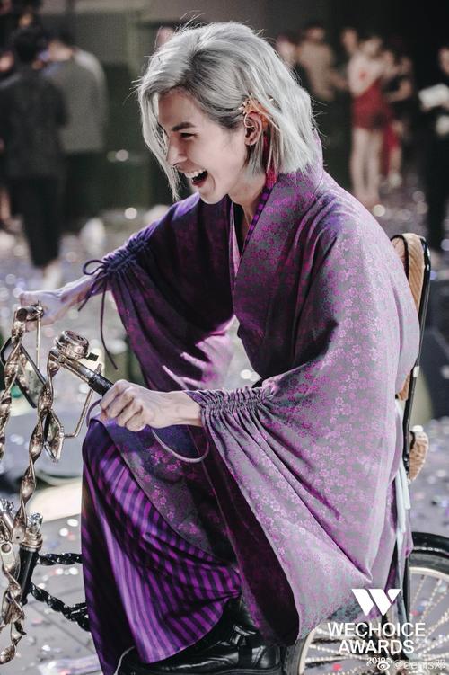 Tất cả sinh viên chụp hình lưu niệm tại lễ tổng kết