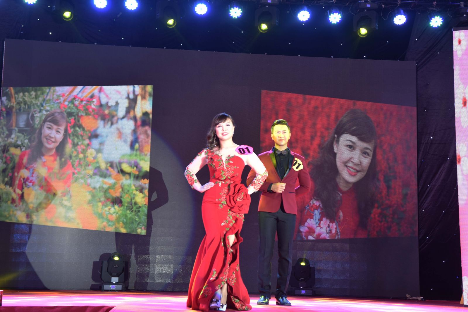 Thành viên Ban giám khảo chụp hình lưu niệm