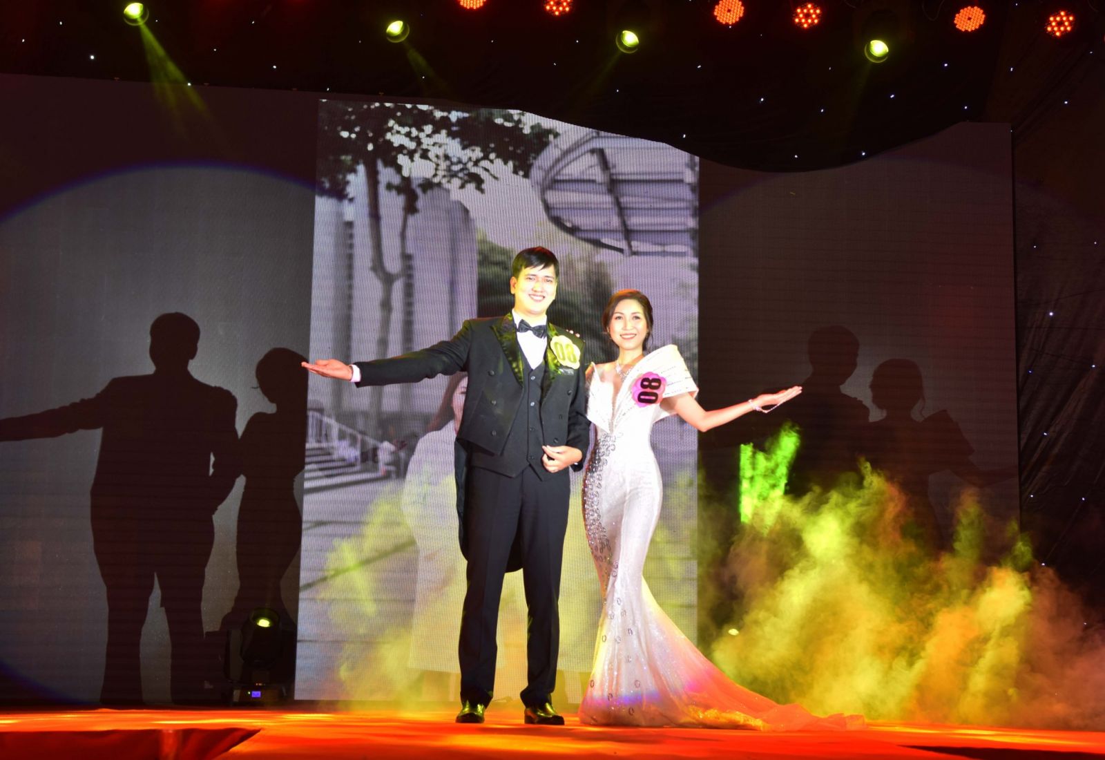 Thành viên Ban giám khảo chụp hình lưu niệm