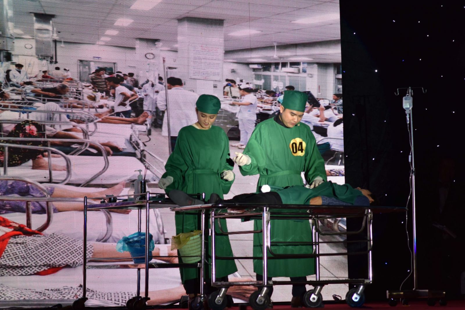 Thành viên Ban giám khảo chụp hình lưu niệm