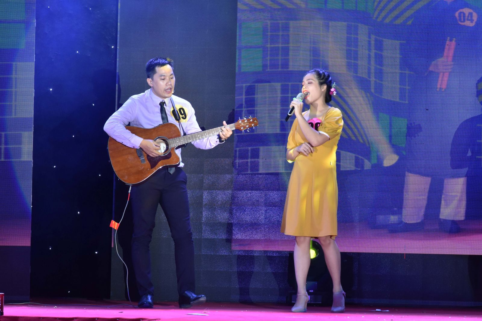 Thành viên Ban giám khảo chụp hình lưu niệm