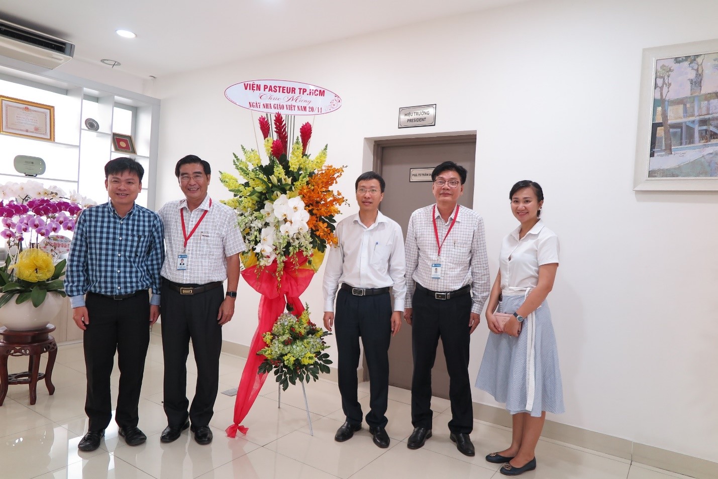 Ban Giám đốc Viện Pasteur TP.HCM chúc mừng trường nhân ngày Nhà giáo Việt Nam