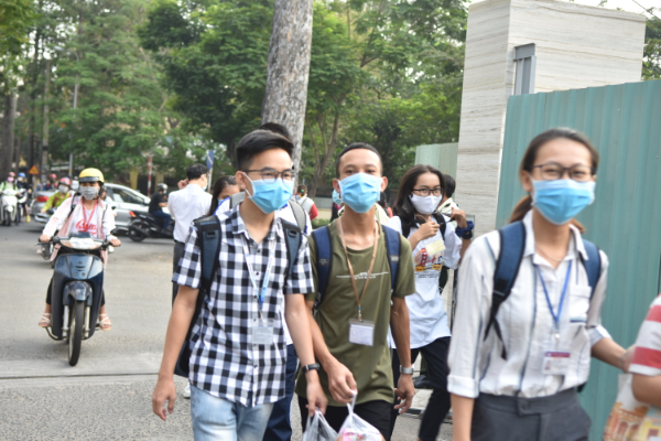 vx88 esball đeo khẩu trang trong ngày trở lại trường